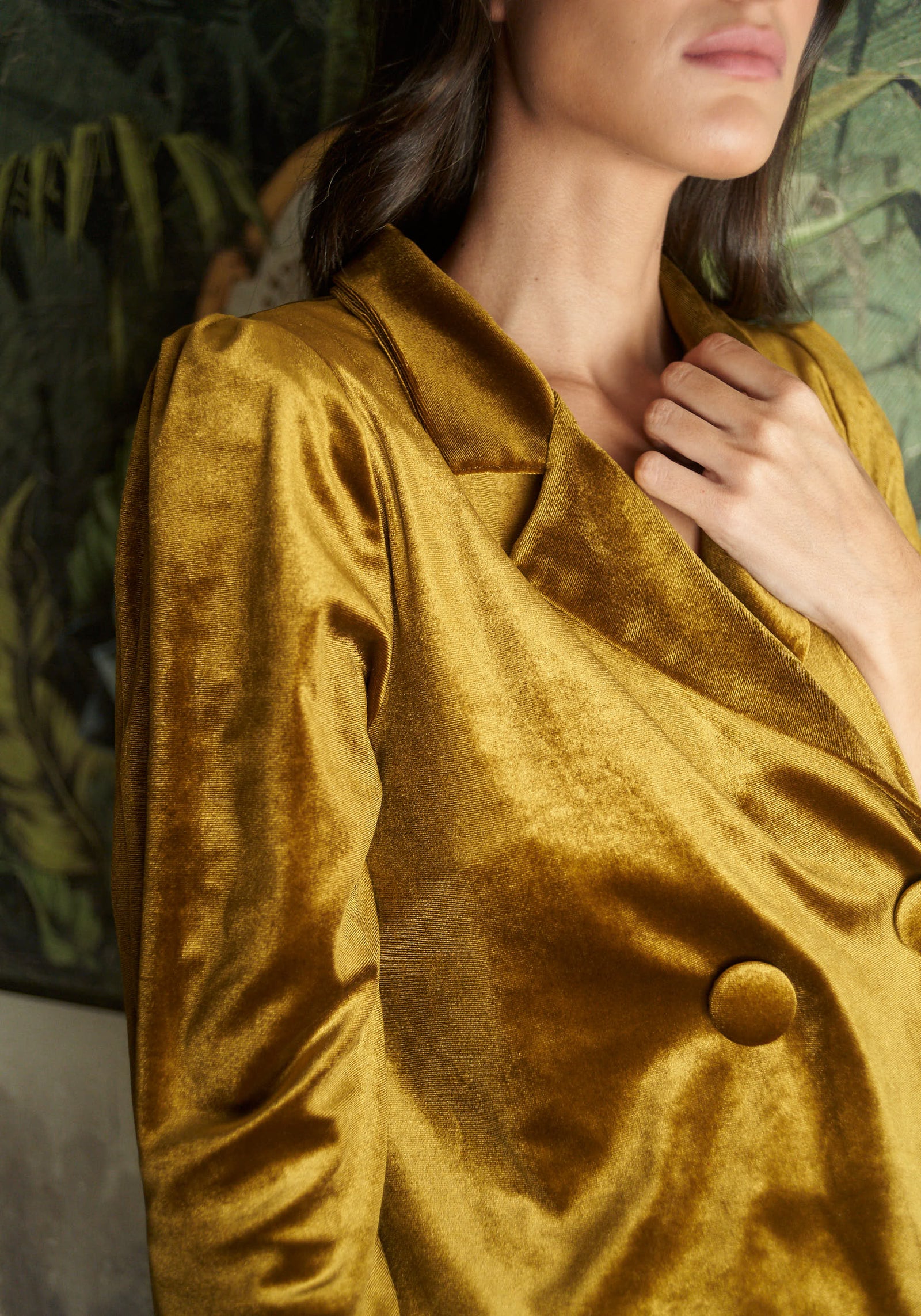 Look Izar Terciopelo Mostaza
