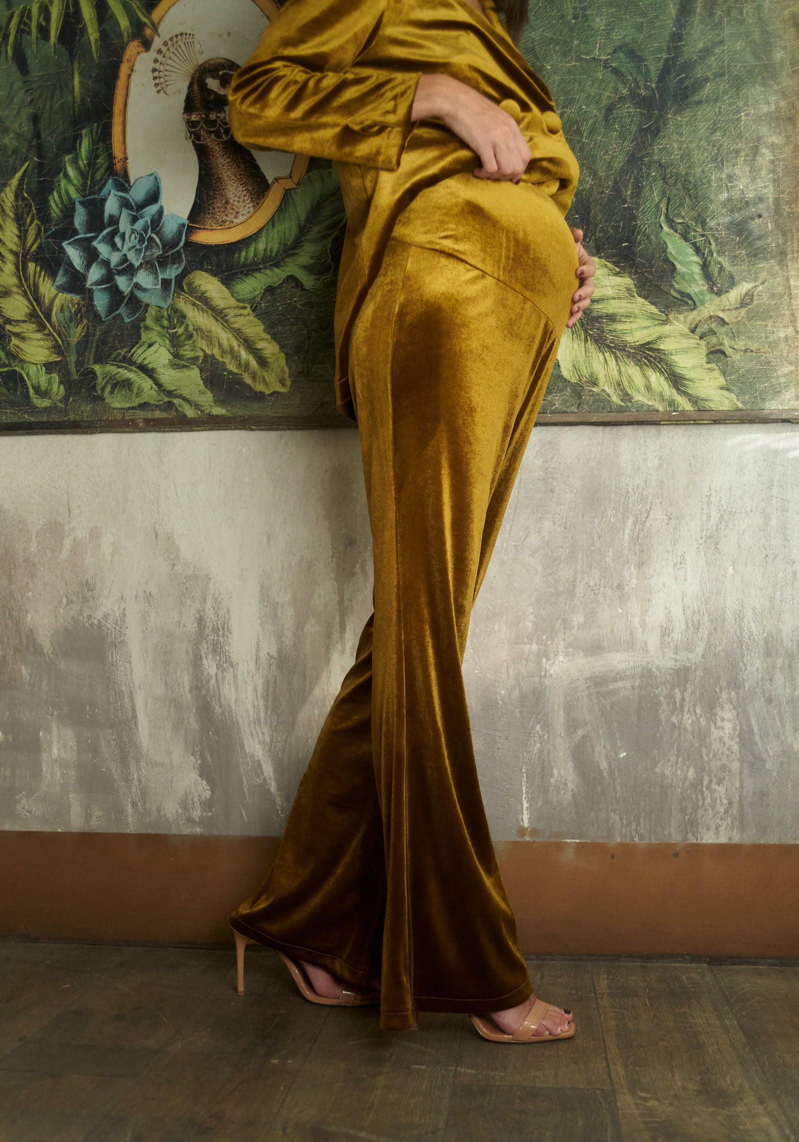 Look Izar Terciopelo Mostaza